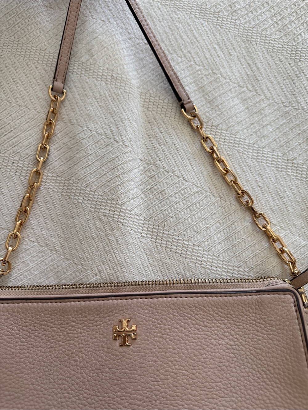 Tory Burch Blush Taupe Pebbled Leather Crossbody with Gold Trim - Picture 8 of 8